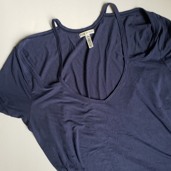 PINK Victoria's Secret Tops - SALE💥PINK V-neck Cold Shoulder Tee